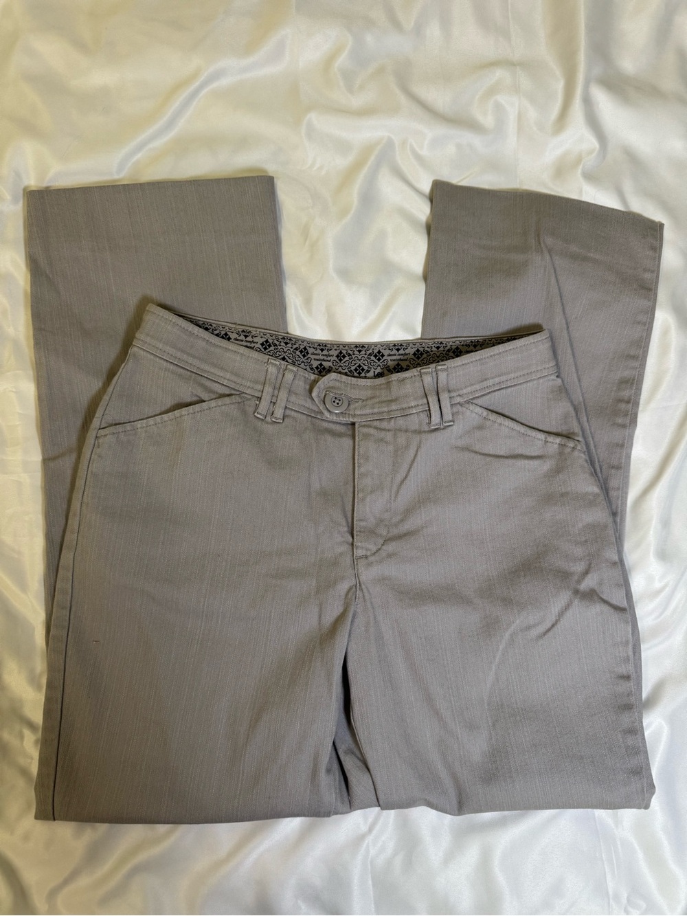 Lee Light Gray Women's Mid-Rise Capris Dress Pants, Y2K, Size 6